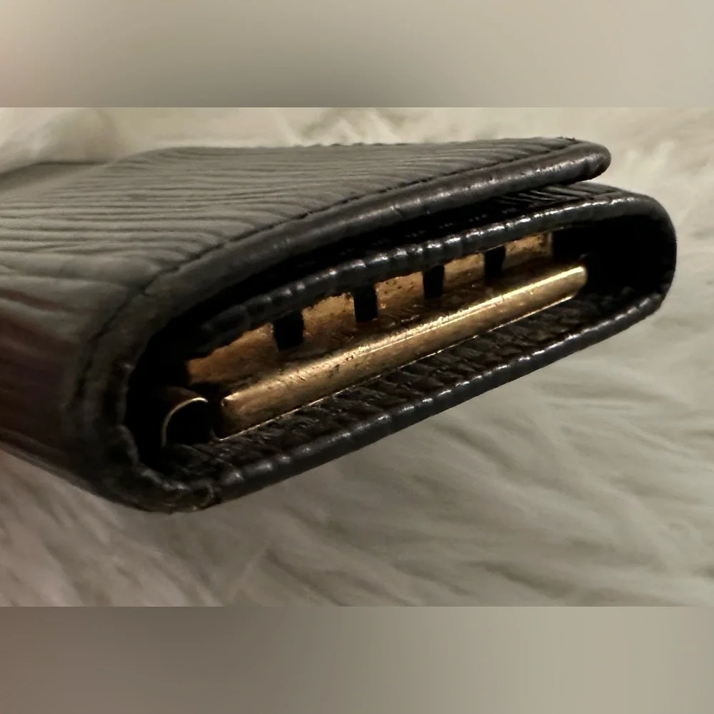 Authentic Louis Vuitton‎ Black Epi Leather 4 Key Case Holder - Picture 6 of 15